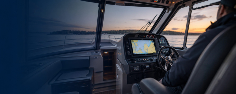 Vi servar, reparerar och installerar marina plotters och övrig båtelektronik